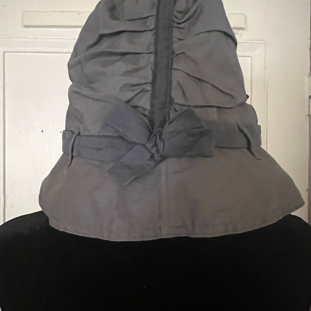 Elaine et Luna Stylish Gray Ruched Hat with Bow